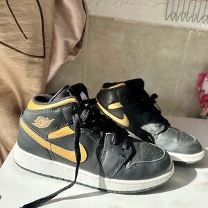 Nike Kids Jordan’s AJ 1 Mid